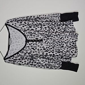 Luukse XL black and gray leopard print sweater